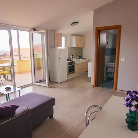 Апартаменти Jacqueline Пула