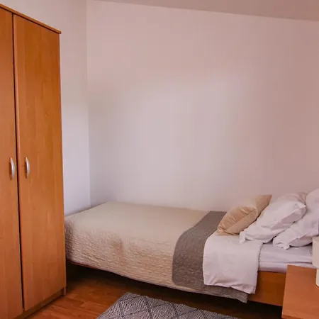 Апартаменти Jacqueline Пула