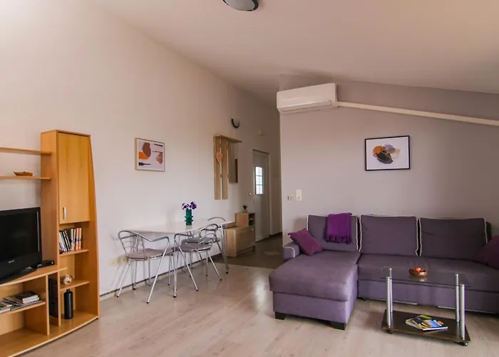 Jacqueline Apartment